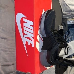 -Black and grey Nike prestos!